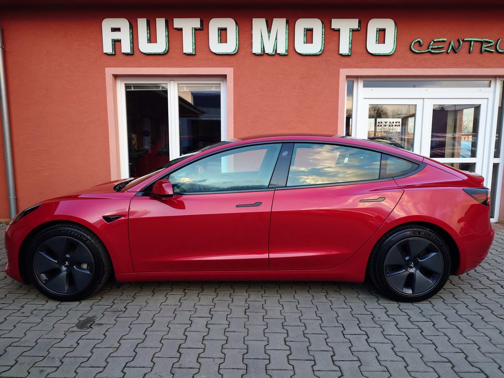 tesla-model-3-long-range-dual-motor-366kw-rezervace - 1
