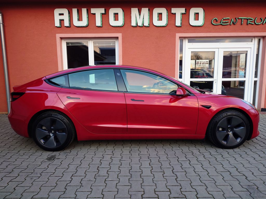 tesla-model-3-long-range-dual-motor-366kw-rezervace - 4