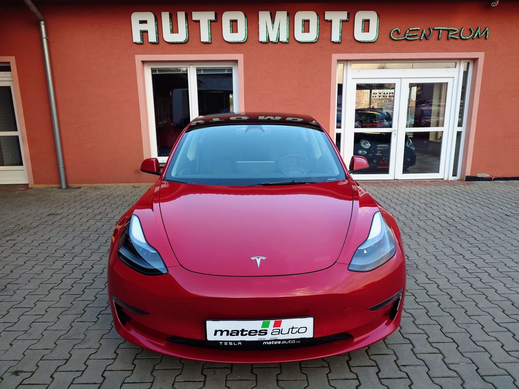tesla-model-3-long-range-dual-motor-366kw-rezervace - 6
