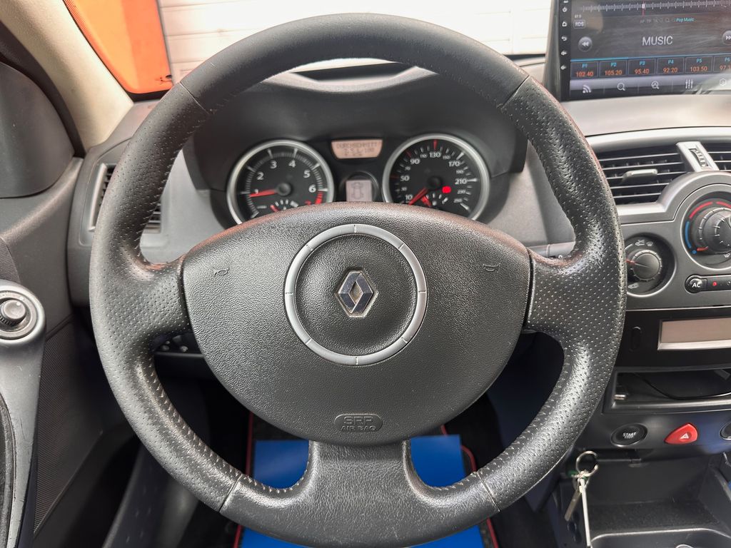 renault-megane-1-6i-16v-82kw-2xkola - 9