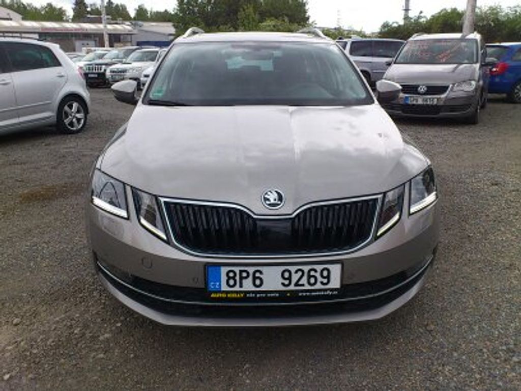 skoda-octavia-1-6-tdi-85-kw-panorama-navi - 5