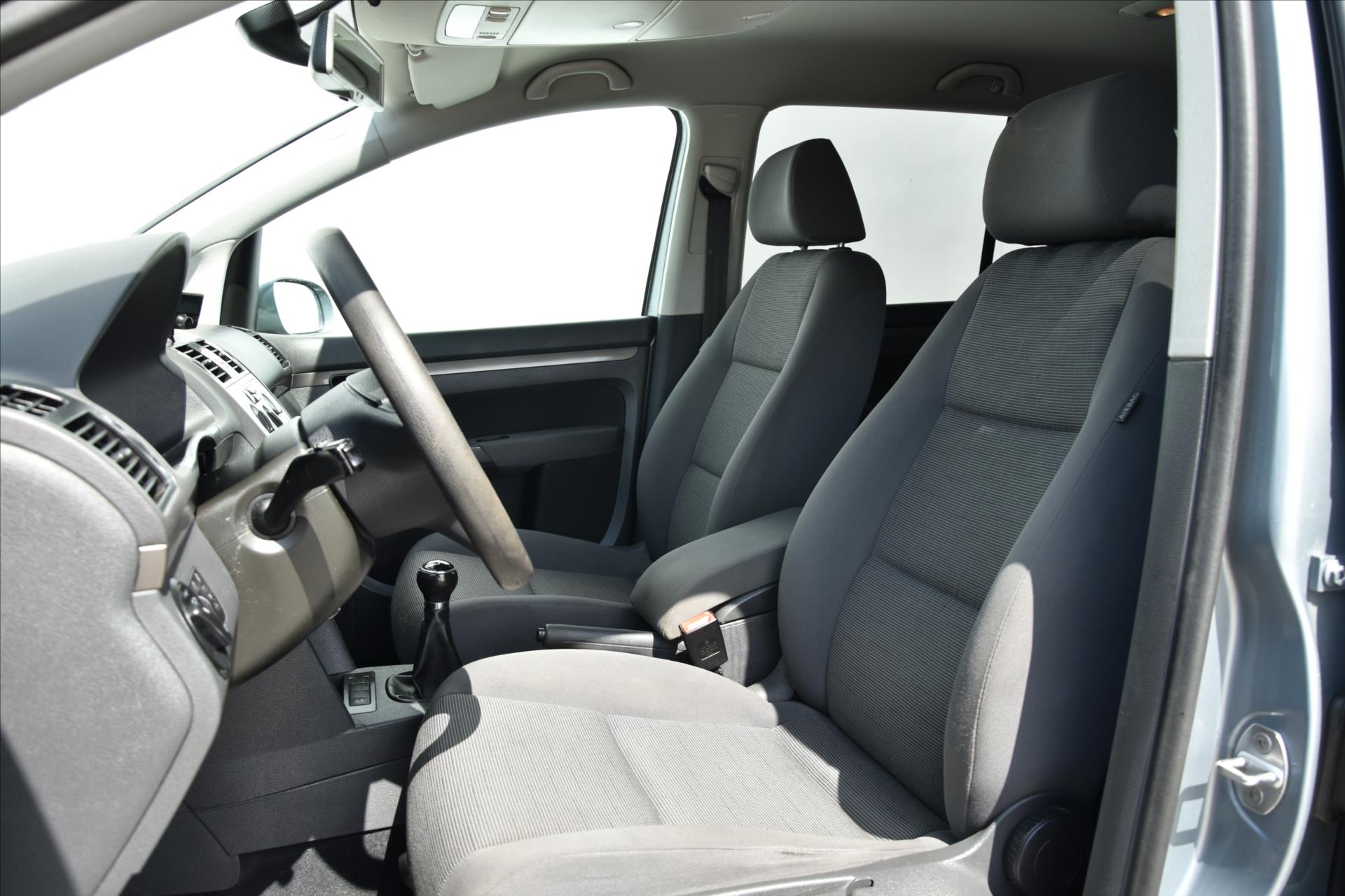 volkswagen-touran-1-9tdi-77kw-comfortline-cr - 8