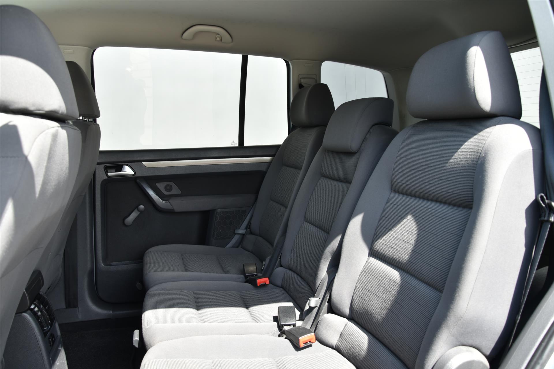 volkswagen-touran-1-9tdi-77kw-comfortline-cr - 9
