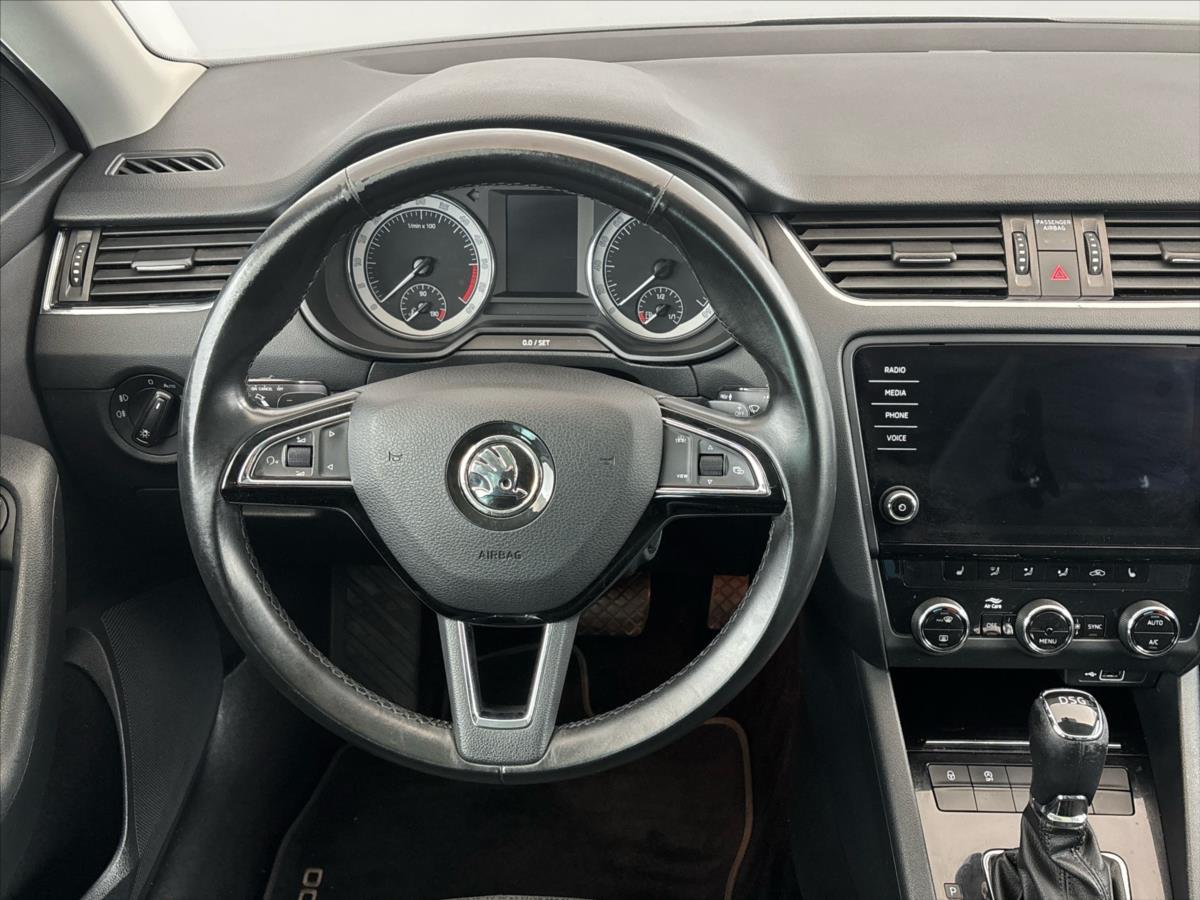 skoda-octavia-2-0-tdi-style-plus-7dsg - 4