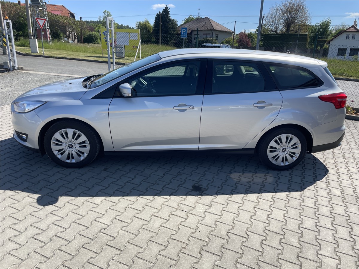 ford-focus-1-5-tdci-klima-navi-nova-stk - 4