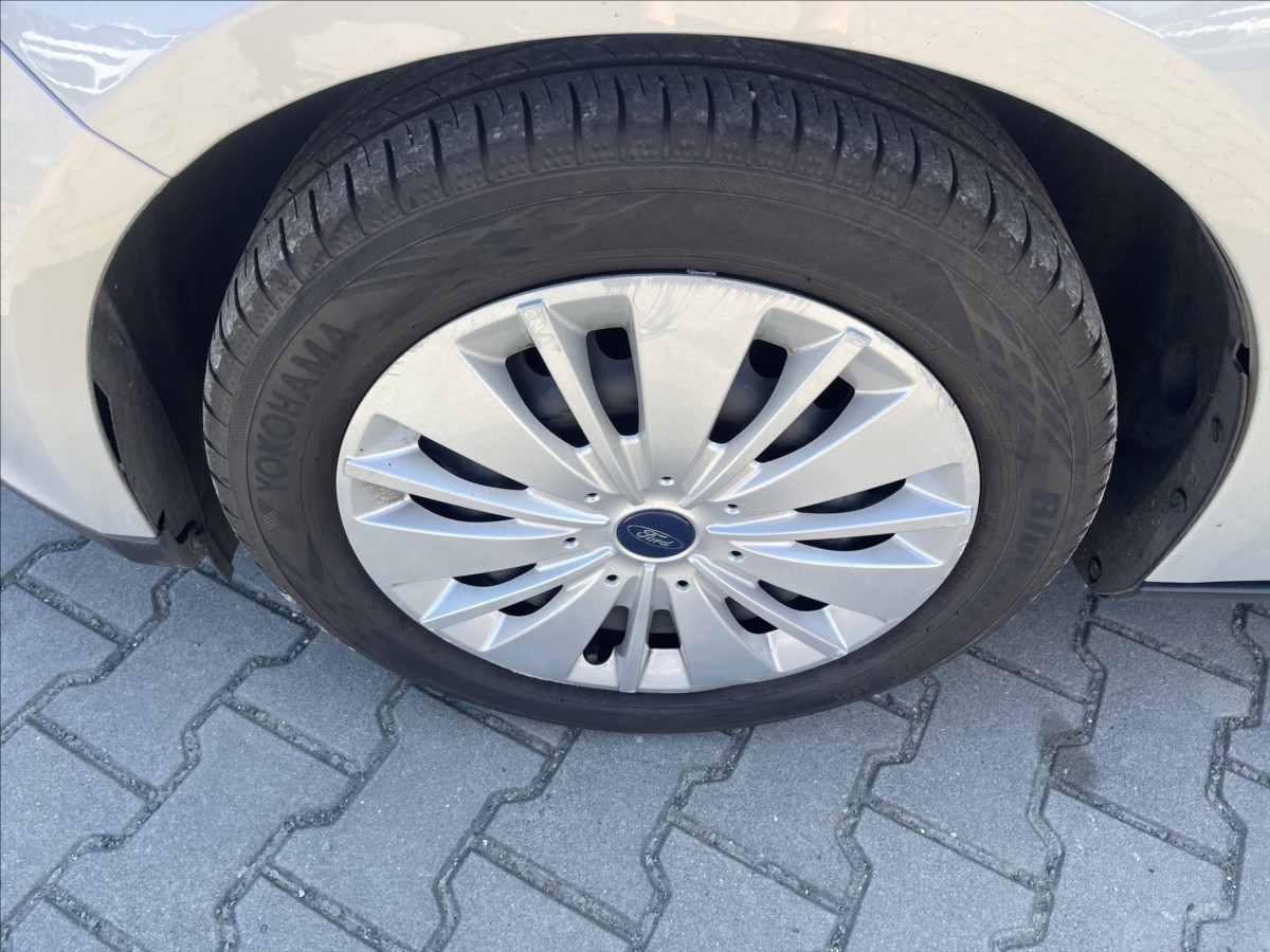 ford-focus-1-5-tdci-klima-navi-nova-stk - 5