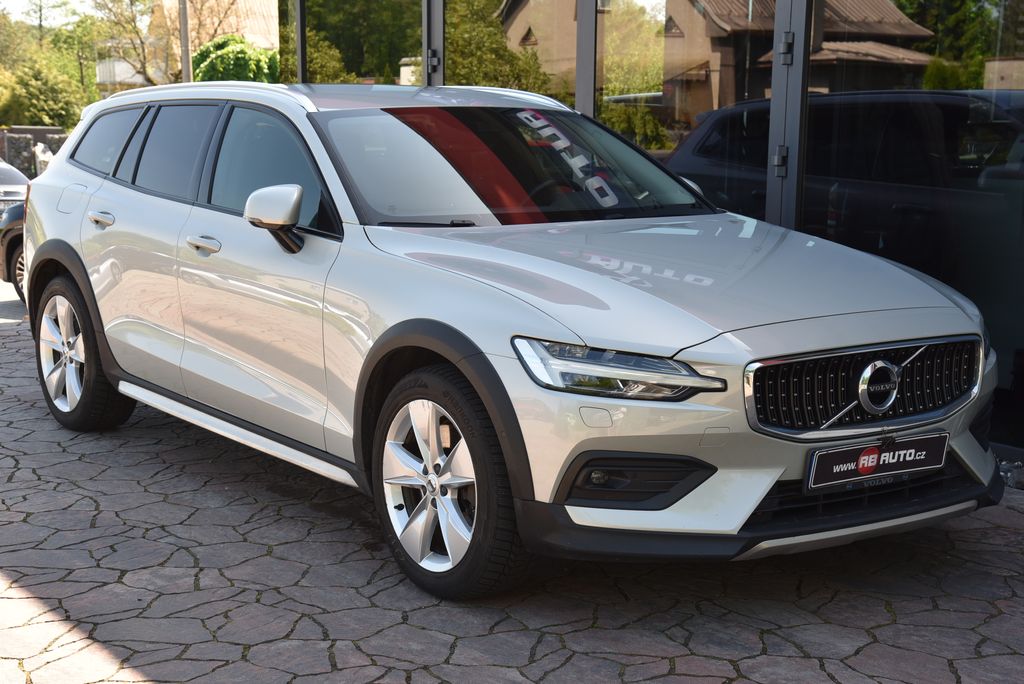 Volvo V60 D4 140 kw AWD