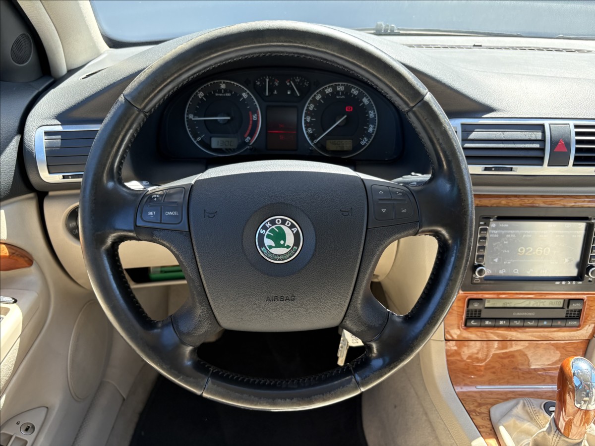 skoda-superb-1-9-tdi-85-kw-elegance-cz - 5