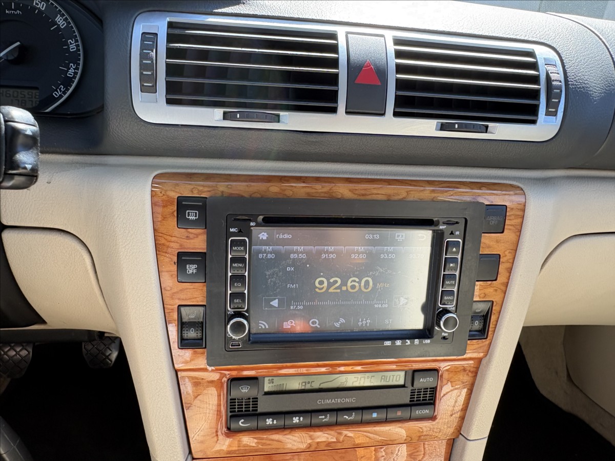 skoda-superb-1-9-tdi-85-kw-elegance-cz - 7