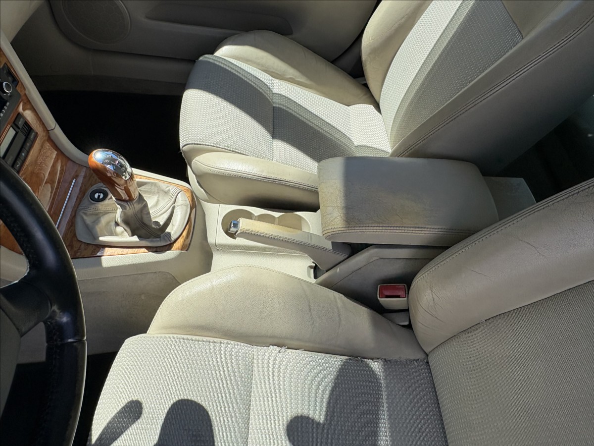 skoda-superb-1-9-tdi-85-kw-elegance-cz - 9