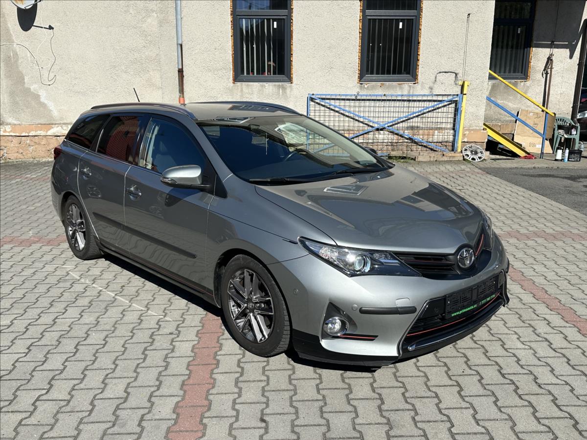 Toyota Auris 1,6 EXCLUSIVE TAŽNÉ