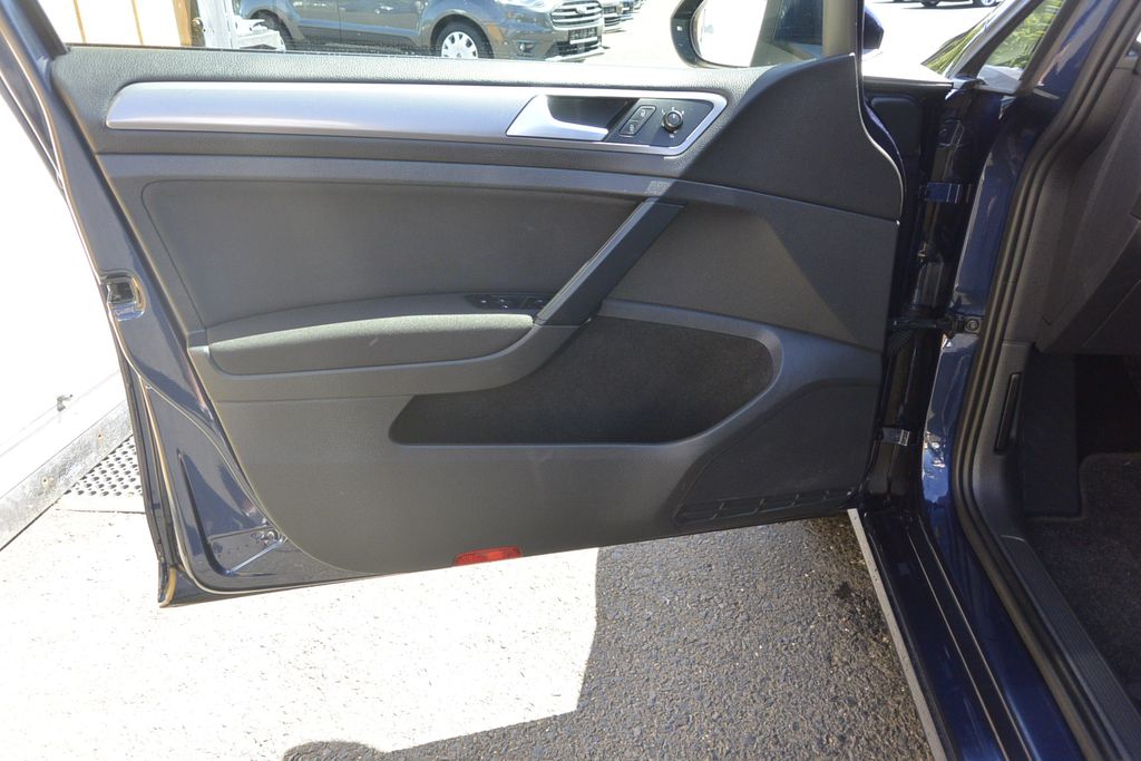volkswagen-golf-1-2tsi-77kw - 8
