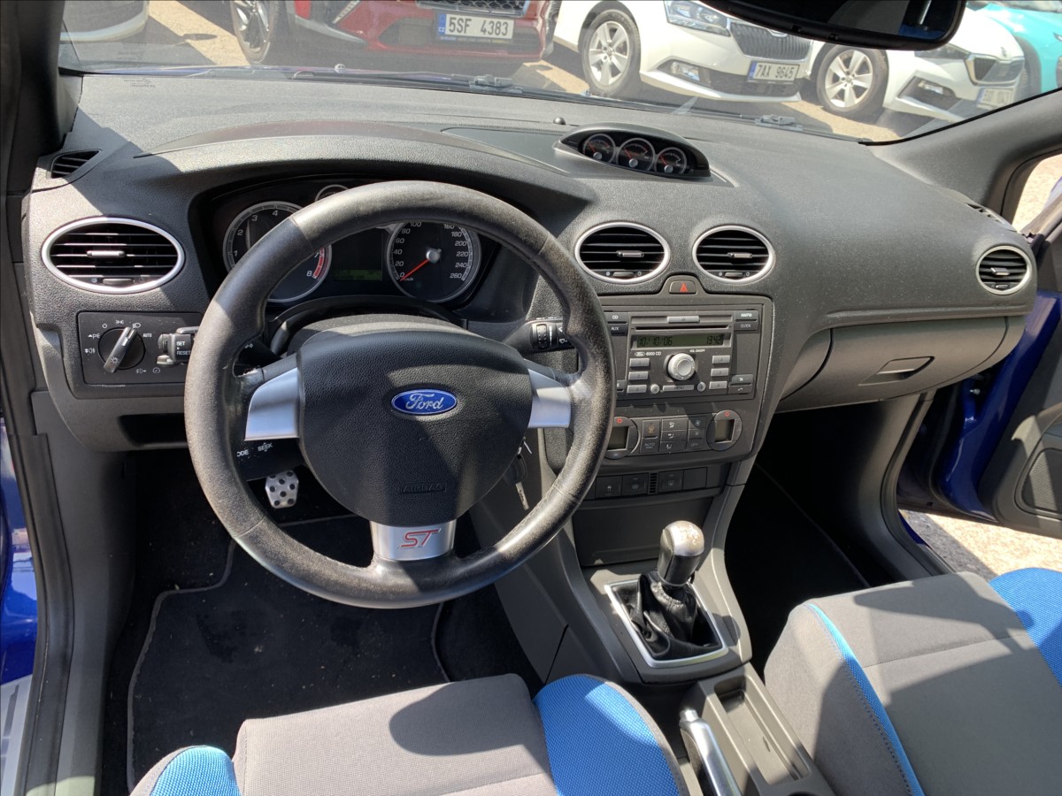 ford-focus-2-5-st-225-166-kw - 8