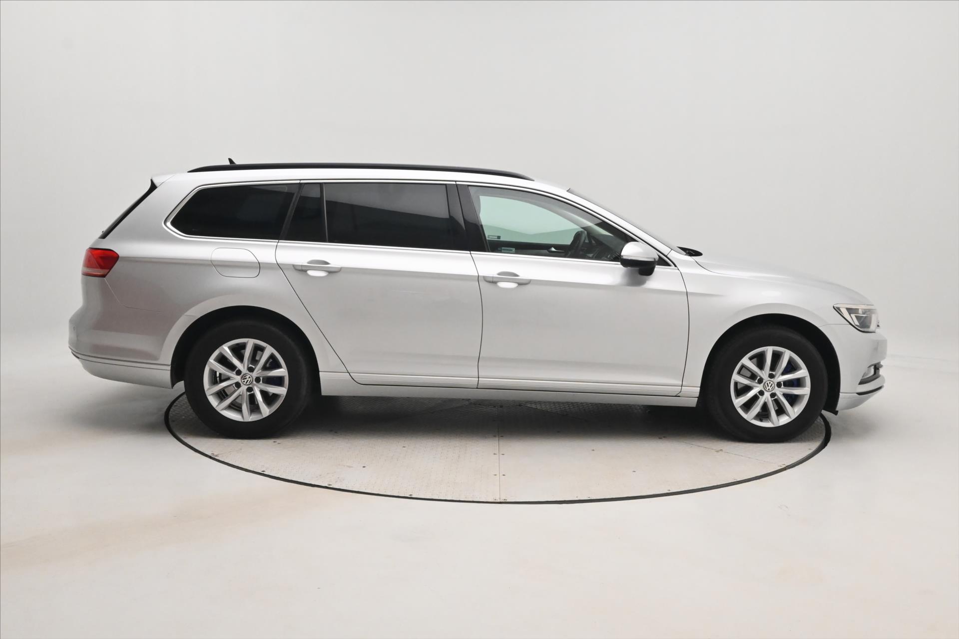 volkswagen-passat-2-0-tdi-110-kw-navigace-zaruka-az-5-let - 3