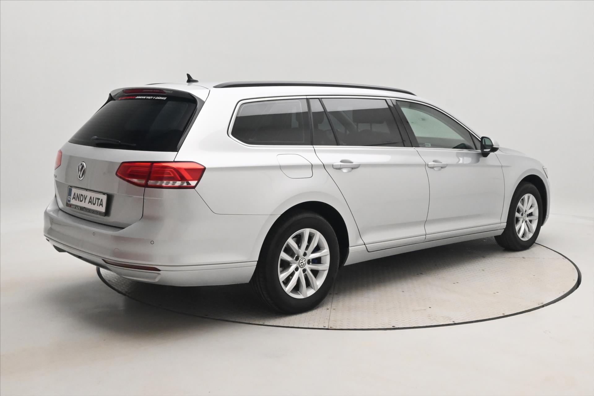 volkswagen-passat-2-0-tdi-110-kw-navigace-zaruka-az-5-let - 4