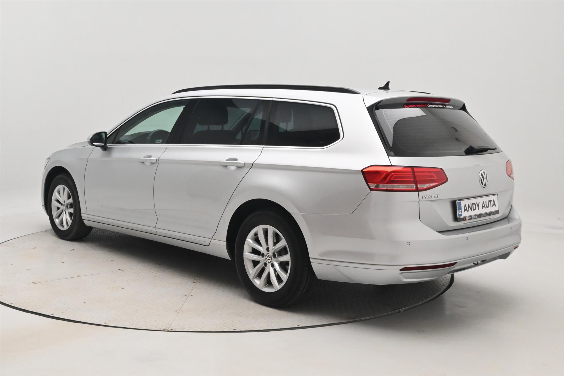 volkswagen-passat-2-0-tdi-110-kw-navigace-zaruka-az-5-let - 6