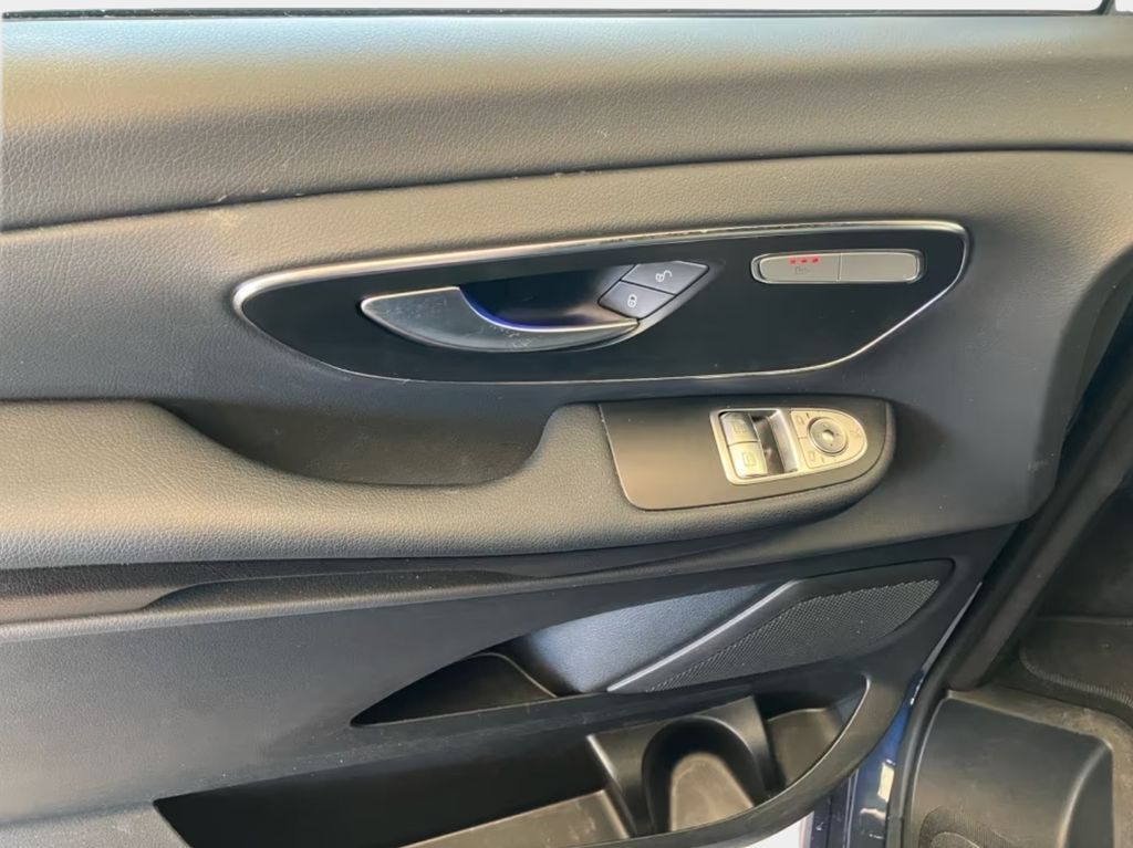 mercedes-benz-tridy-v-v300-4m-amg-style-xl - 9