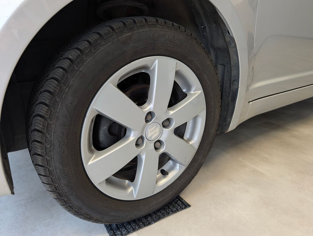suzuki-swift-1-3i-4x4 - 3