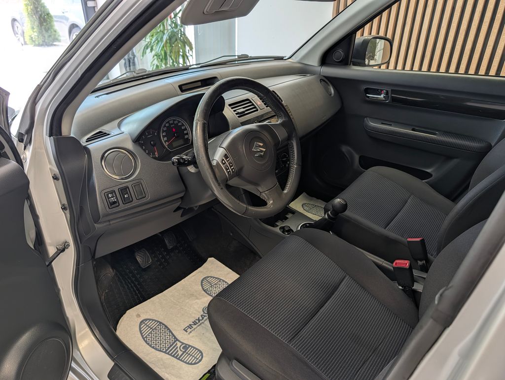 suzuki-swift-1-3i-4x4 - 9