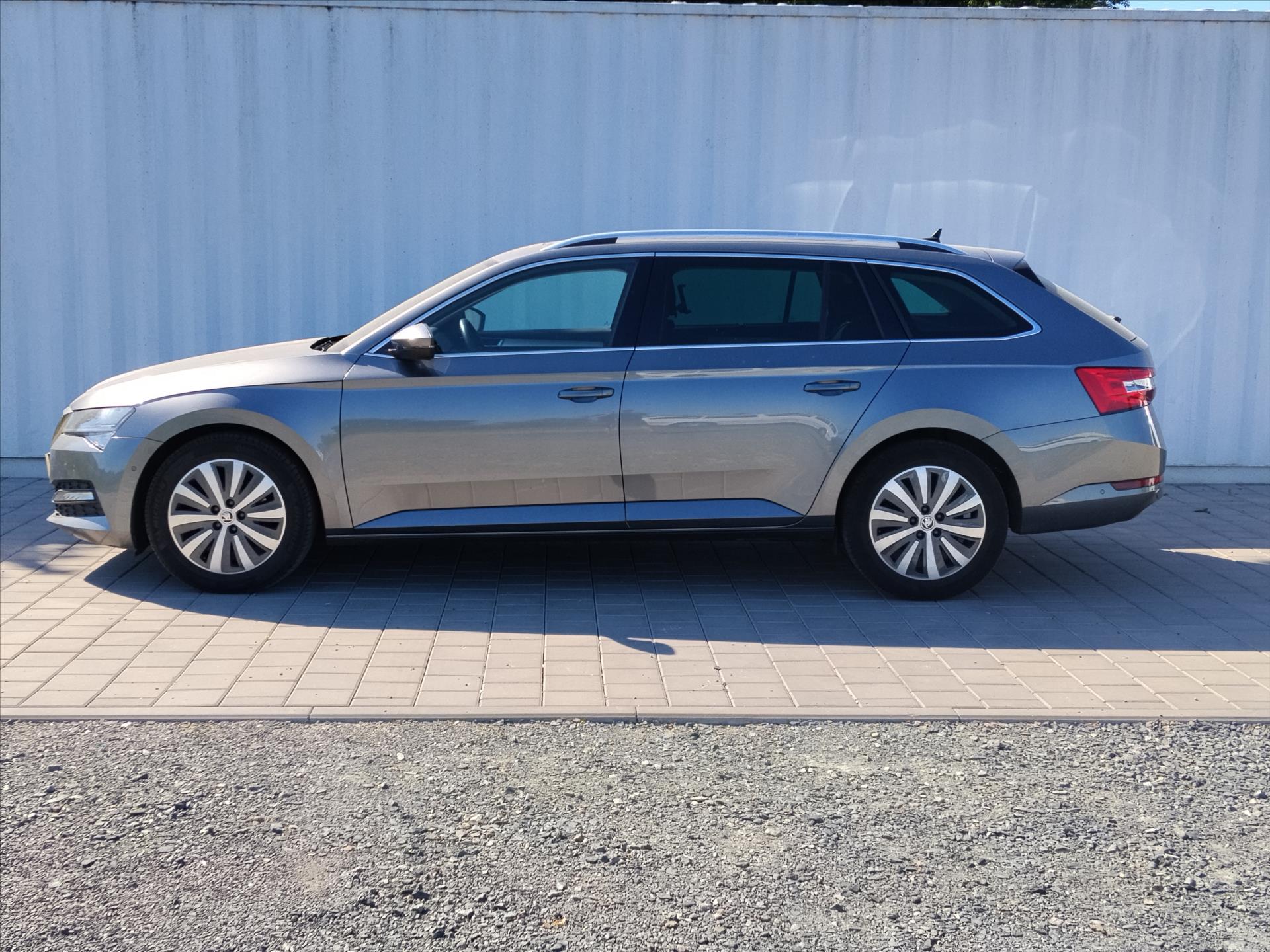 skoda-superb-2-0-ambiente-110kw-dsg-tazne - 1
