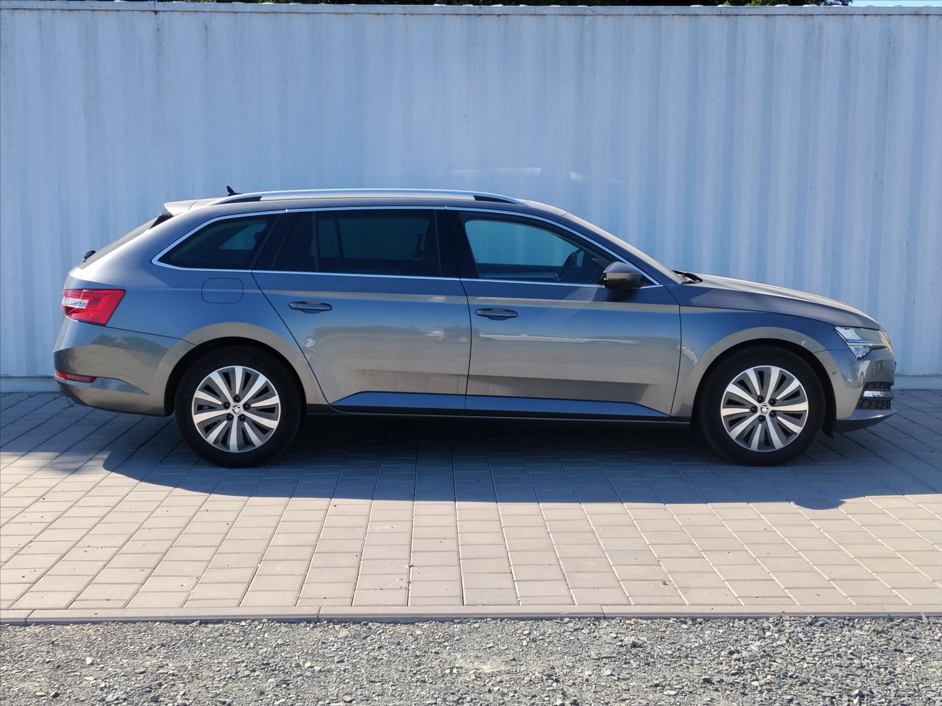 skoda-superb-2-0-ambiente-110kw-dsg-tazne - 4
