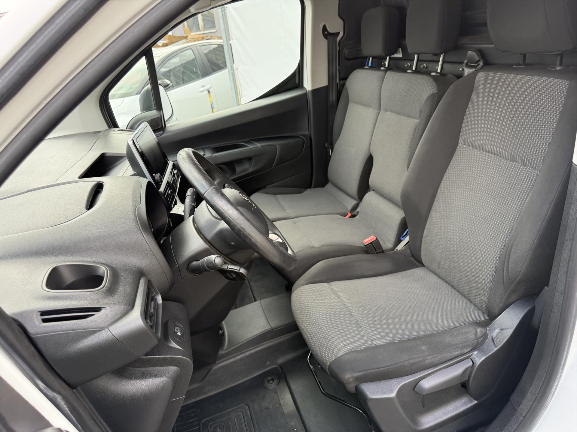 toyota-proace-city-1-5-comfort - 8
