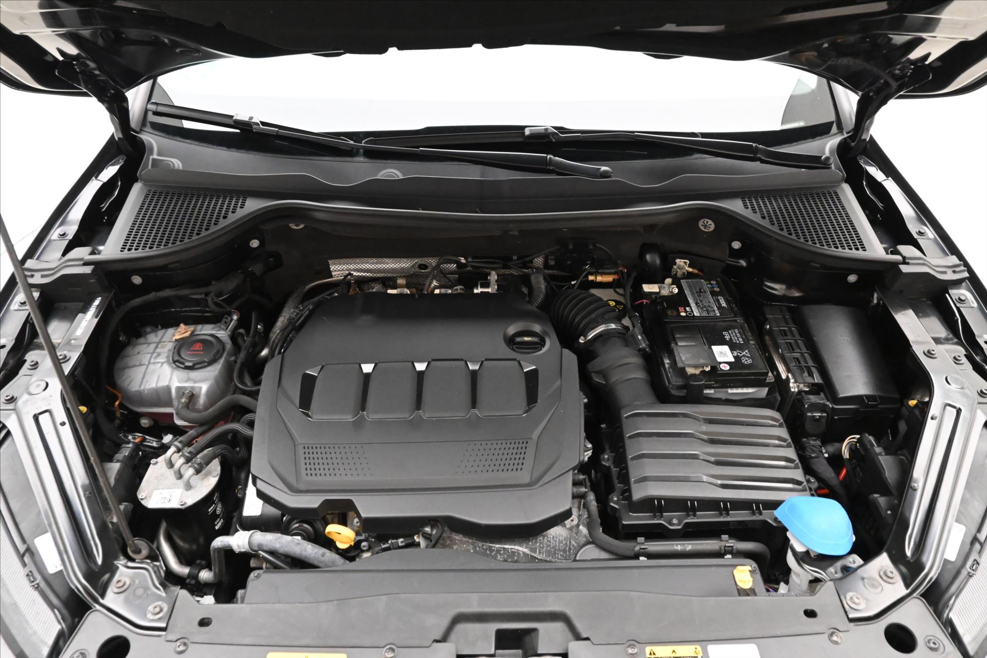 skoda-karoq-2-0-tdi-110-kw-virtual-kamera-zaruka-az-5-let - 8