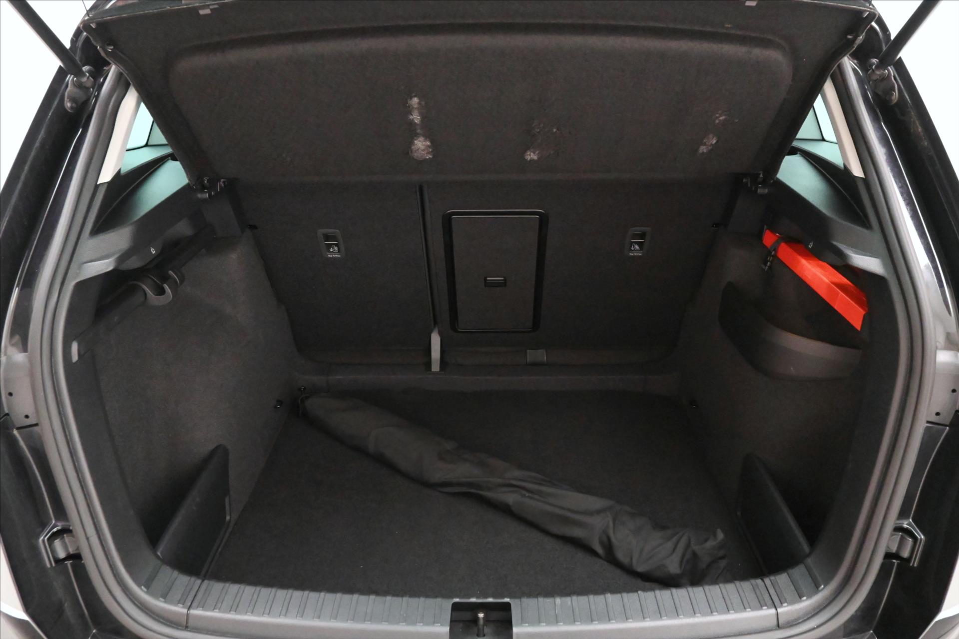 skoda-karoq-2-0-tdi-110-kw-virtual-kamera-zaruka-az-5-let - 9