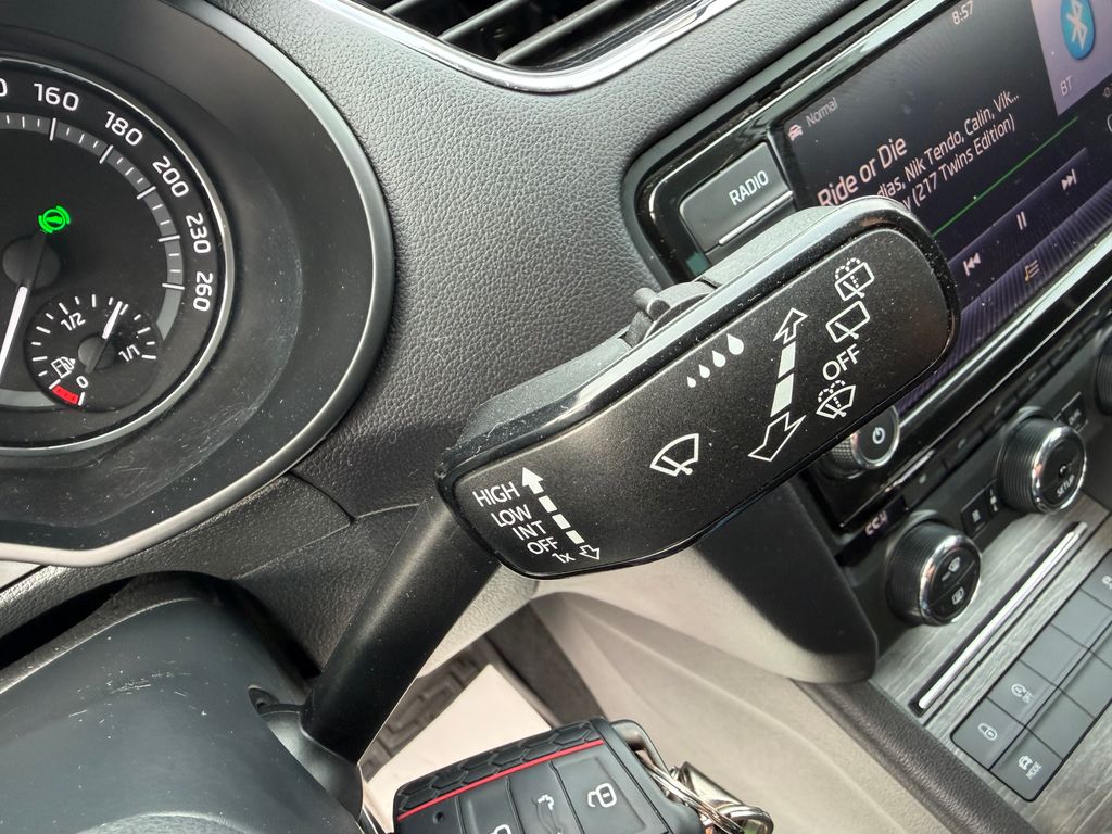 skoda-octavia-2-0-tdi-dsg-4x4-scout - 9