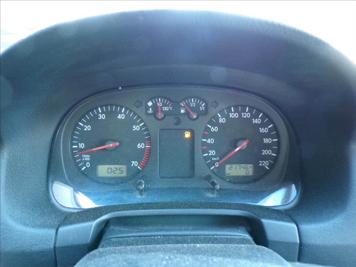 volkswagen-golf-1-4-16v-tazne-zarizeni-kamera - 6
