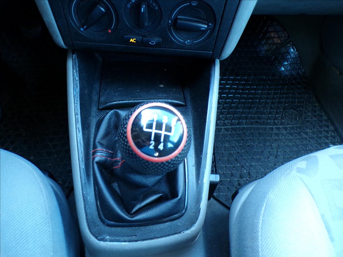 volkswagen-golf-1-4-16v-tazne-zarizeni-kamera - 8
