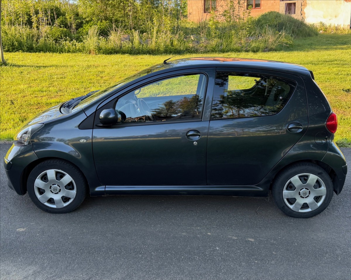 toyota-aygo-1-0 - 6