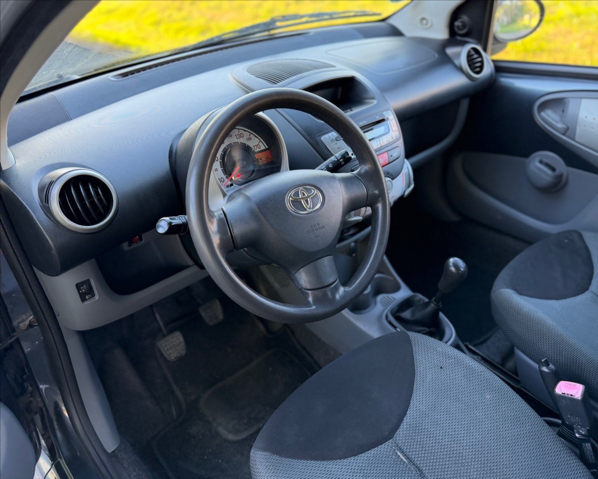 toyota-aygo-1-0 - 7