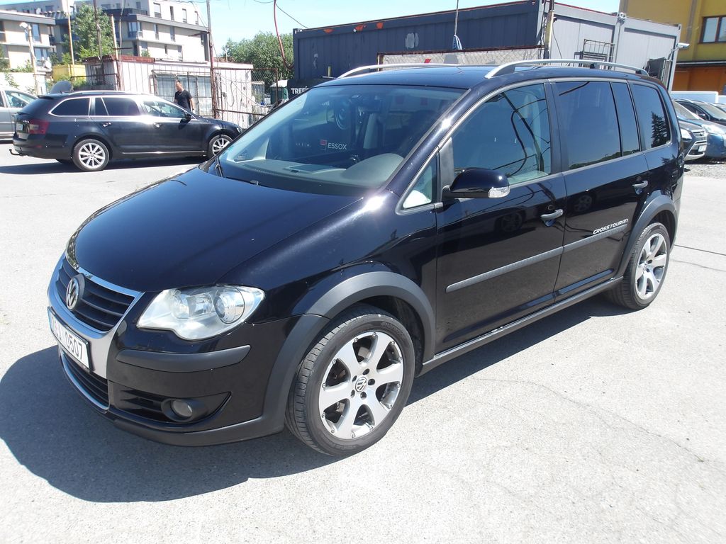 Volkswagen Touran 2,0TDi 125kW CROSSTOURAN Extré