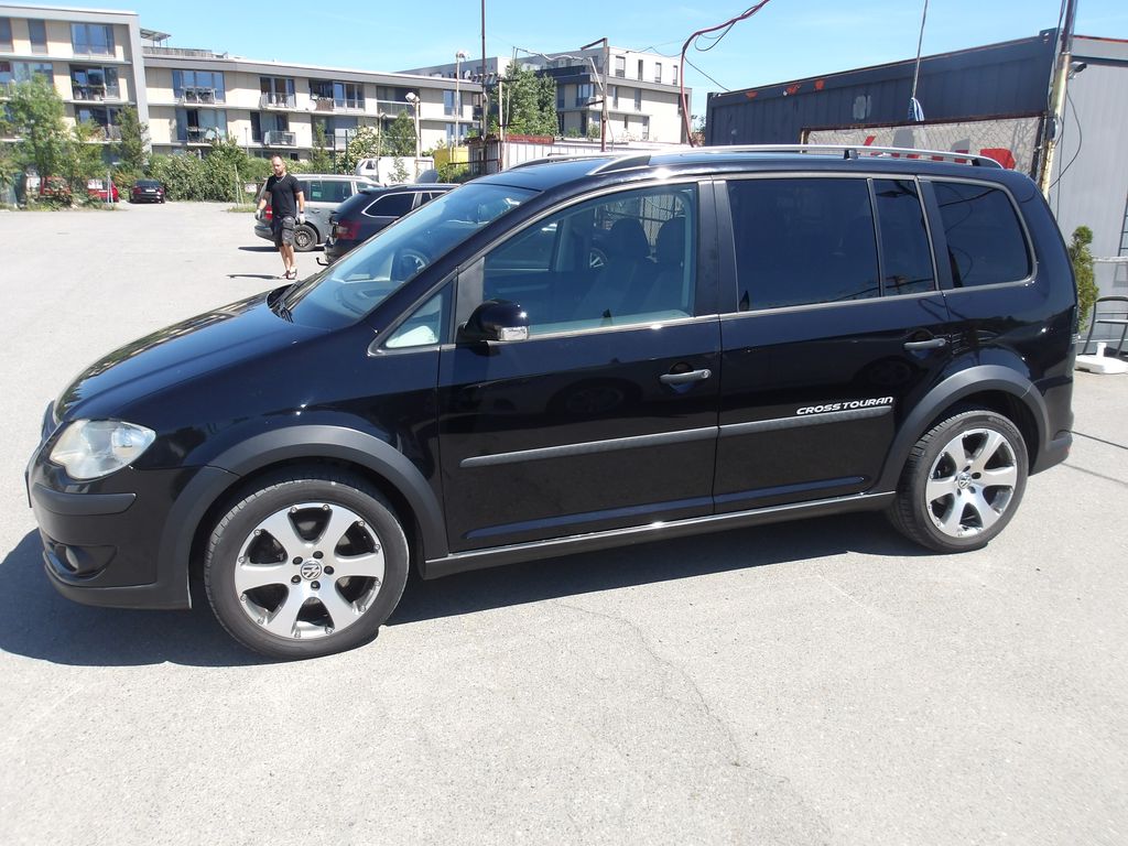 volkswagen-touran-2-0tdi-125kw-crosstouran-extre - 1