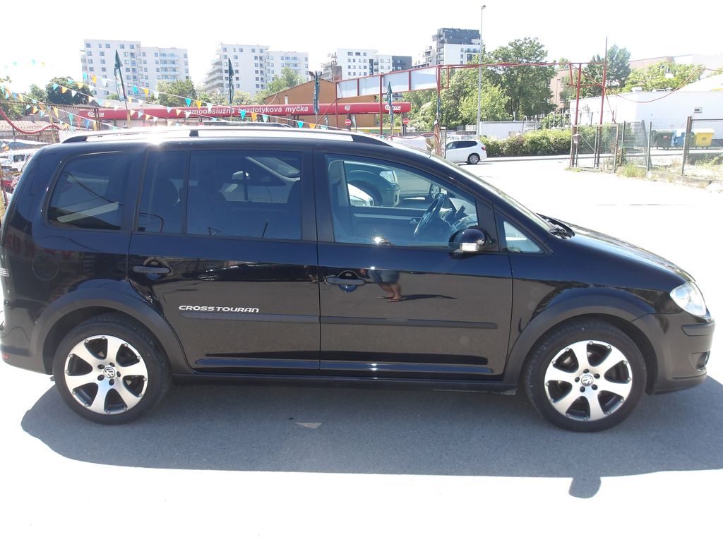 volkswagen-touran-2-0tdi-125kw-crosstouran-extre - 4
