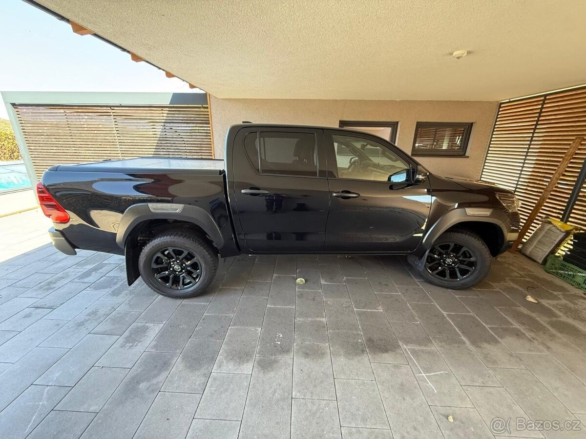 toyota-hilux-2-8-invicible-v-plne-vybave-4x4 - 3