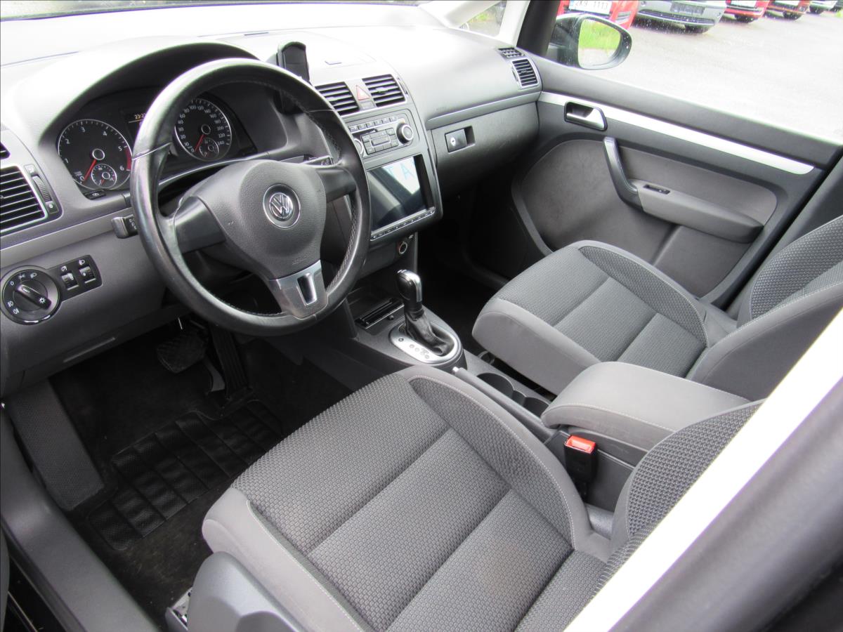 volkswagen-touran-2-0-tdi-103kw-dsg - 8