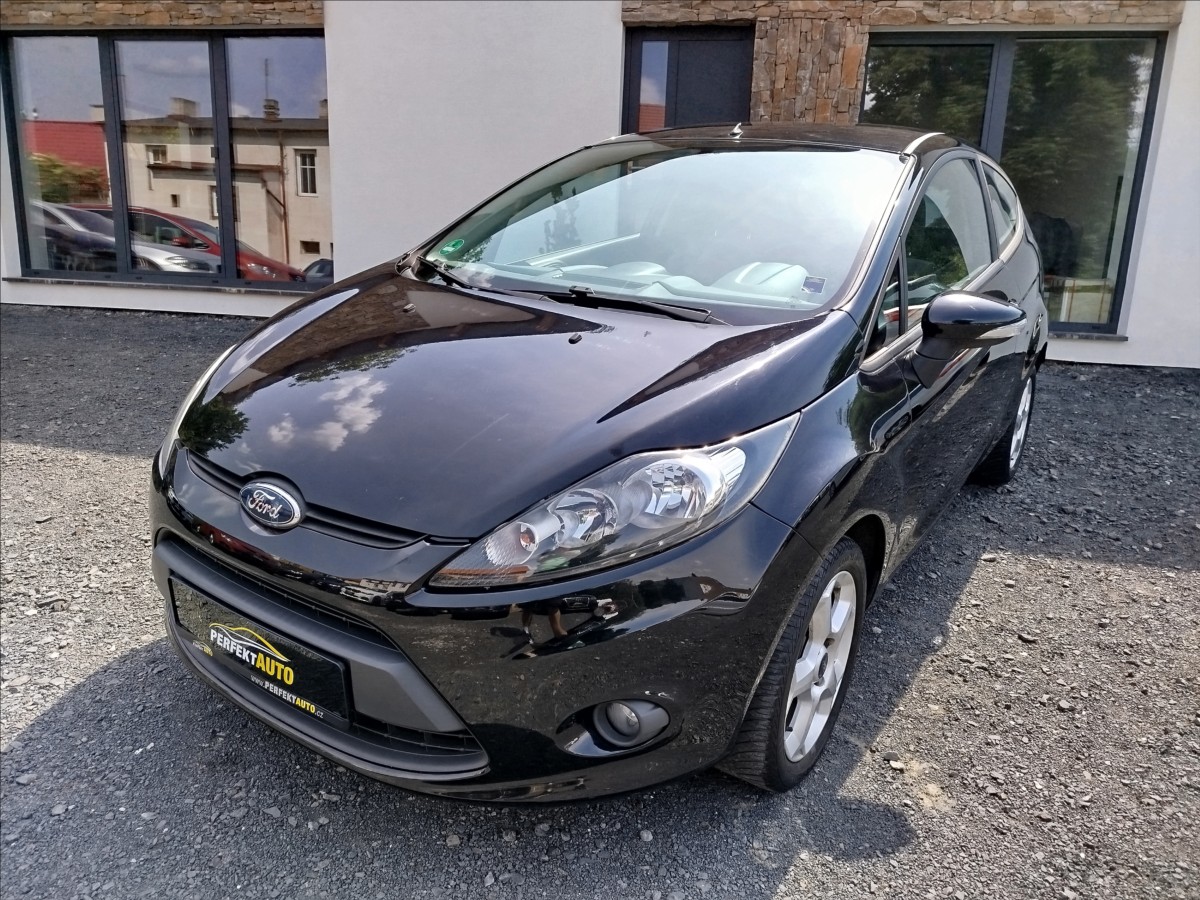 Ford Fiesta 1,2 i 60kW, VÝHŘEV SEDADEL,OKNA