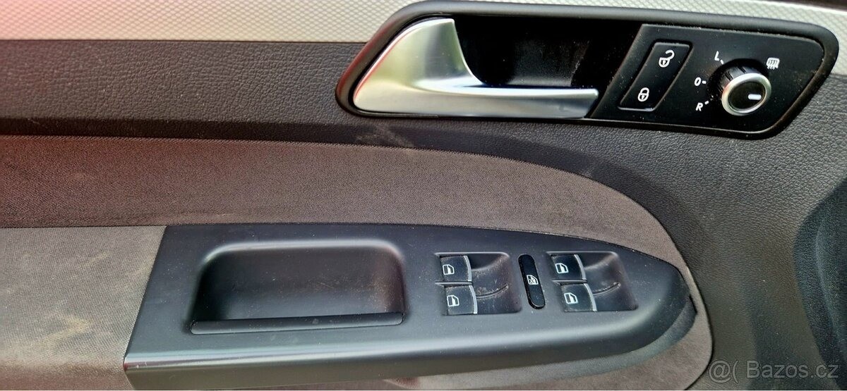volkswagen-touran-2-0-life-tdi-dsg-7-2013 - 5