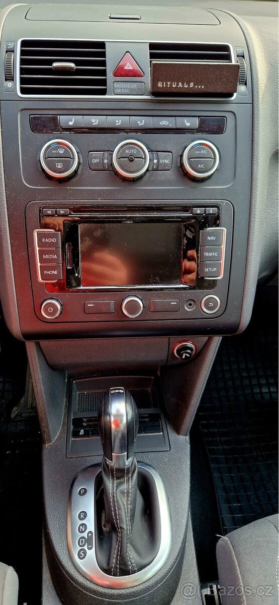 volkswagen-touran-2-0-life-tdi-dsg-7-2013 - 7