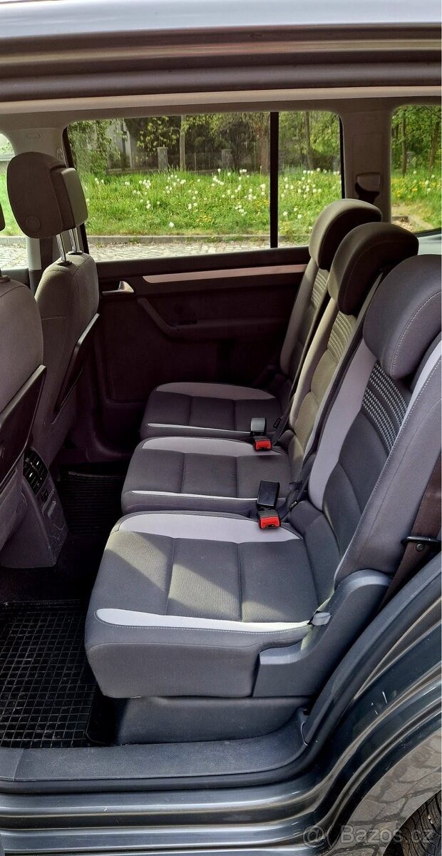 volkswagen-touran-2-0-life-tdi-dsg-7-2013 - 8