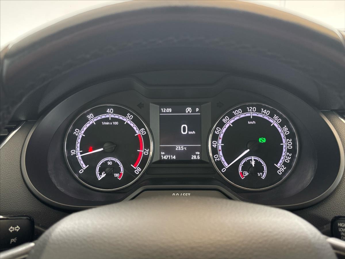 skoda-octavia-1-4-tsi-ambition-7dsg - 9