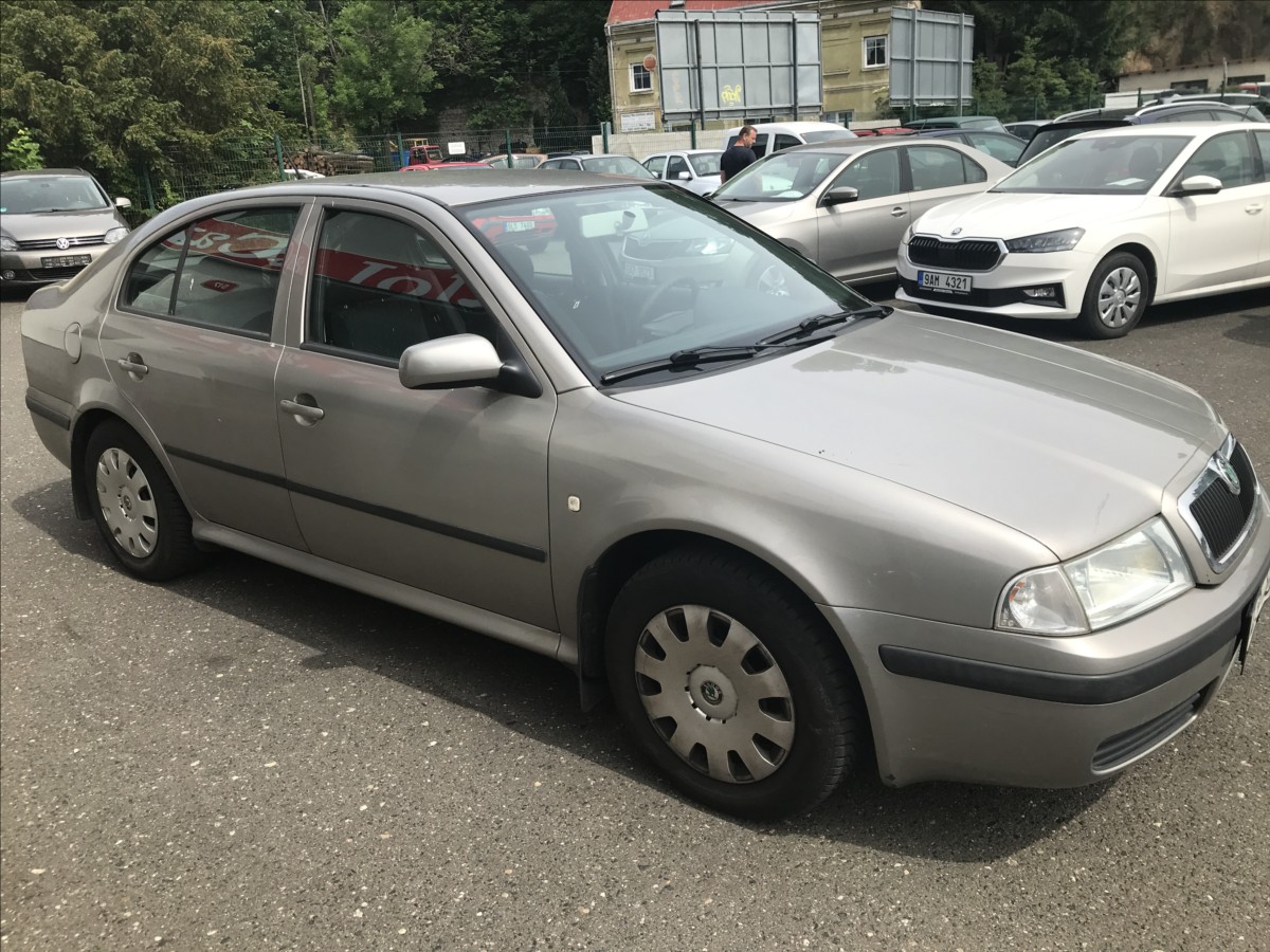 skoda-octavia-1-6-mpi-75kw-ac - 3