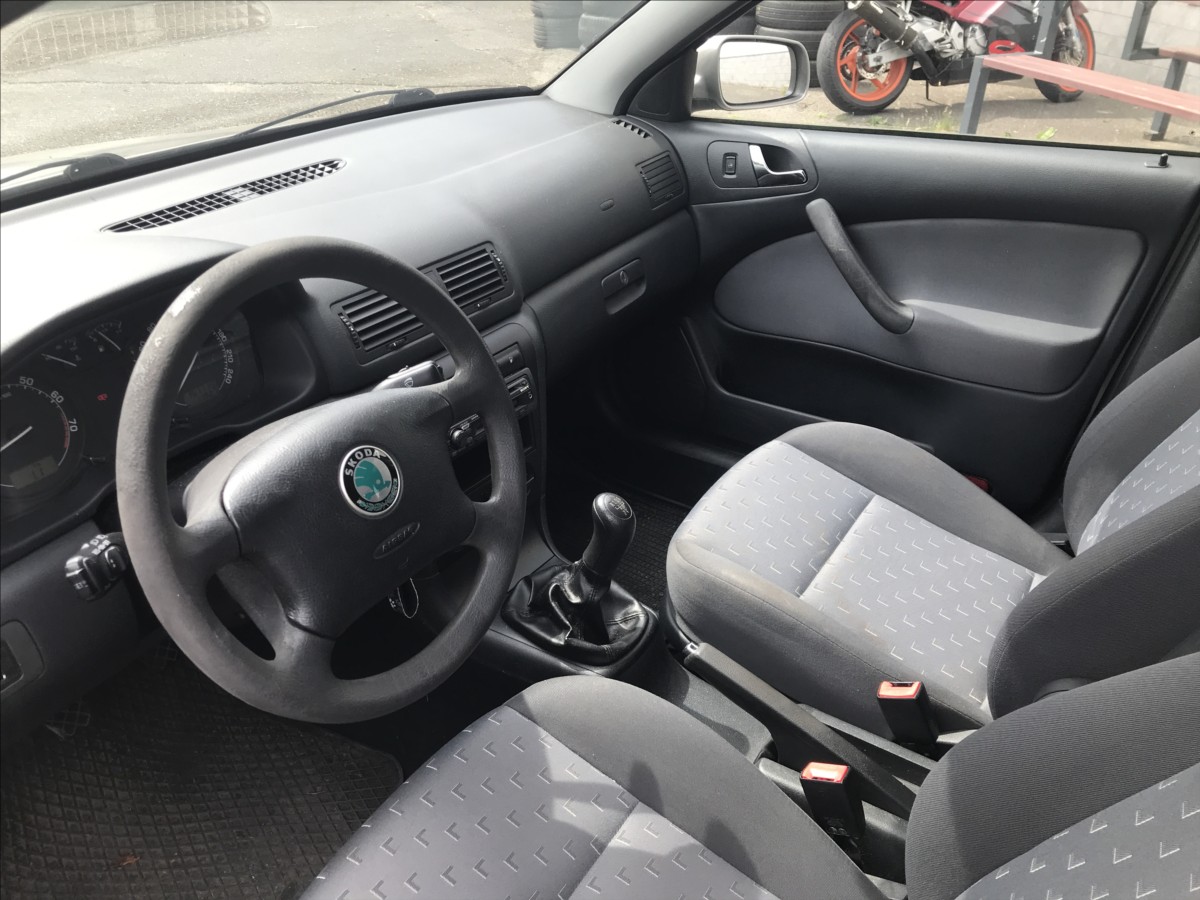 skoda-octavia-1-6-mpi-75kw-ac - 7