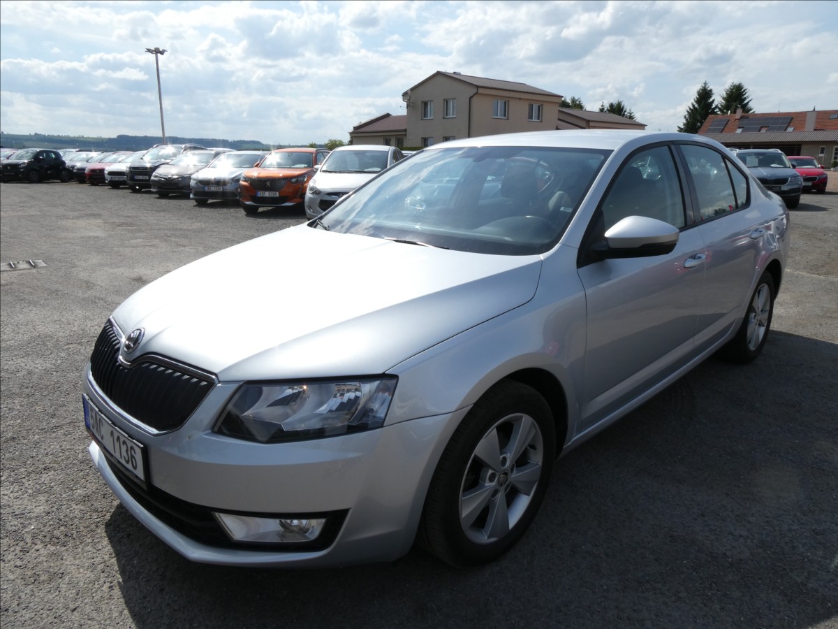 skoda-octavia-1-6-tdi-81kw-style-auto-klima - 2