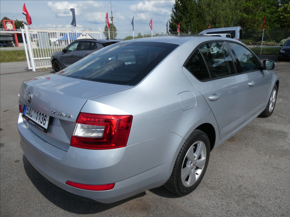 skoda-octavia-1-6-tdi-81kw-style-auto-klima - 8