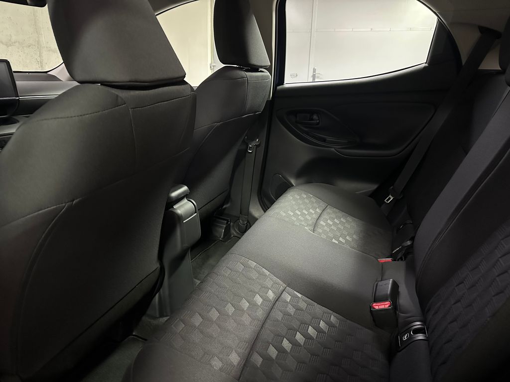 toyota-yaris-1-5-hev-116k-comfort - 9