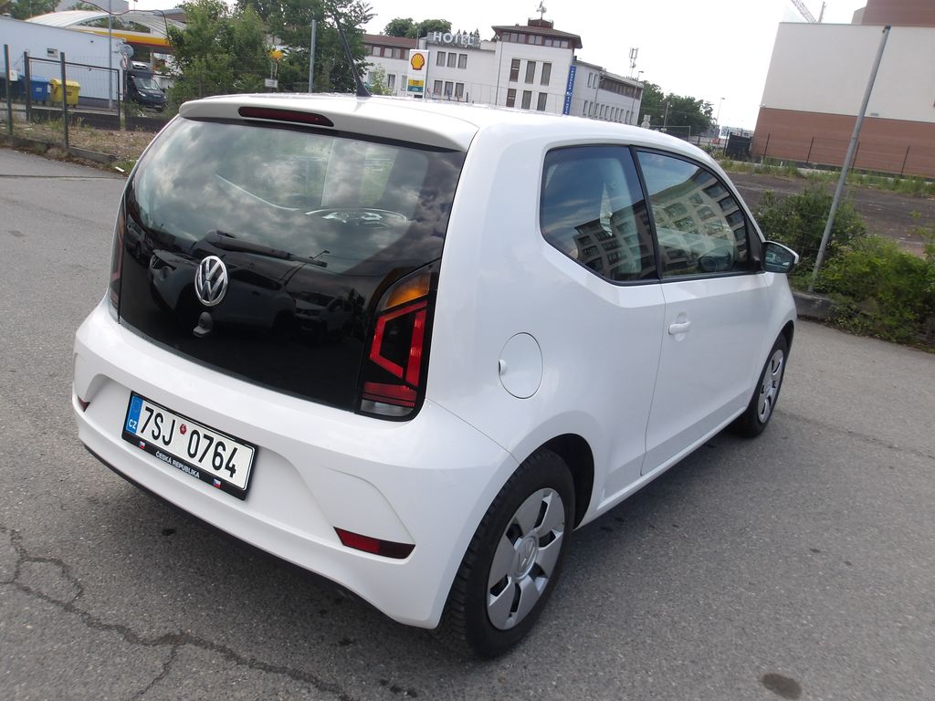volkswagen-up-1-0i-44kw-vybava-pekny - 8