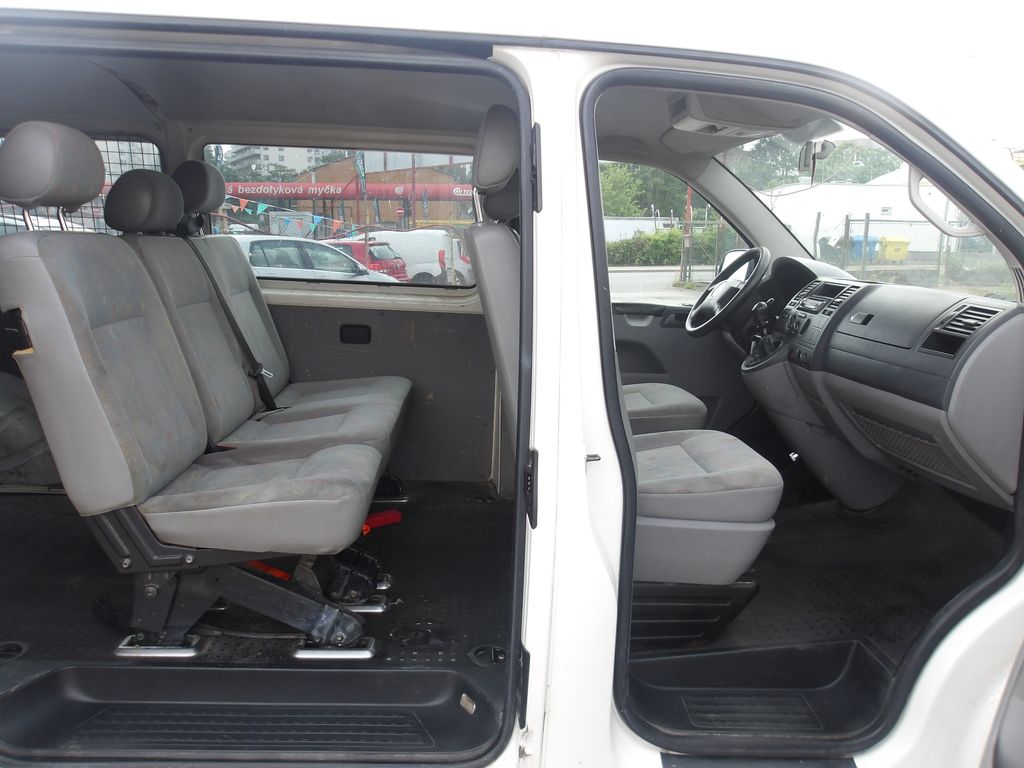 volkswagen-transporter-2-5tdi-novy-motor-long-cr - 9